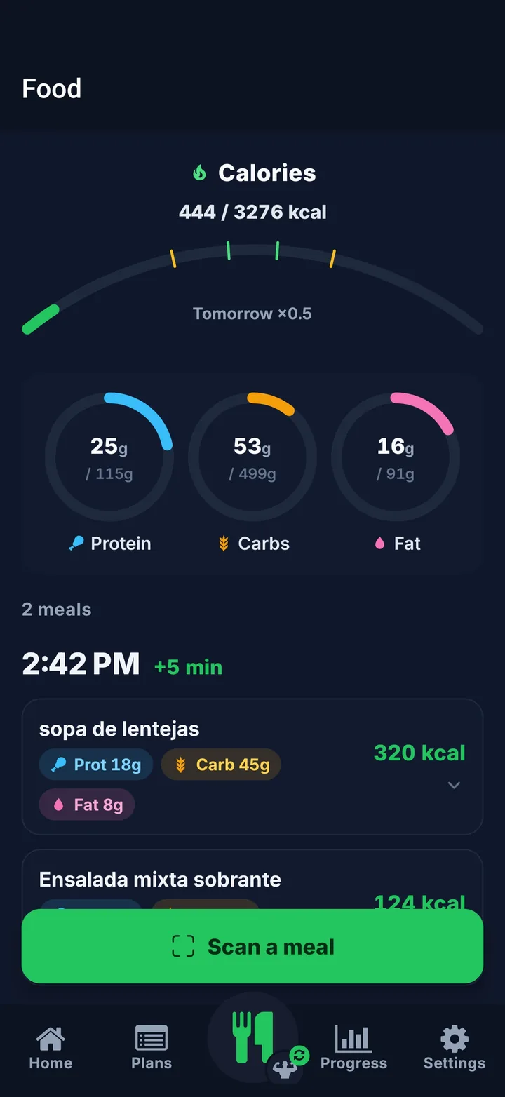 Pantalla de comida: calorías del día, macros y las comidas registradas con foto.